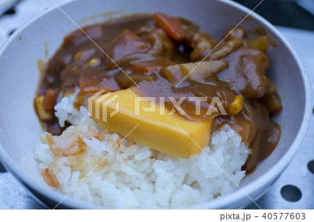 キャンプのカレーライス 燻製チーズ入り キャンプのカレーライス 燻製チーズ入り 40577603