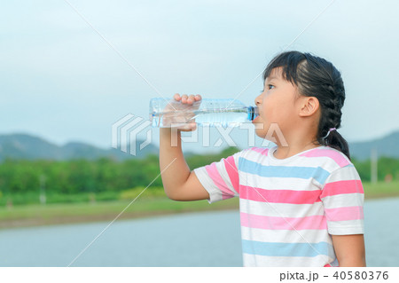 Child drinking pure water in nature 40580376