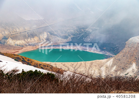 お釜 蔵王 5月 の写真素材