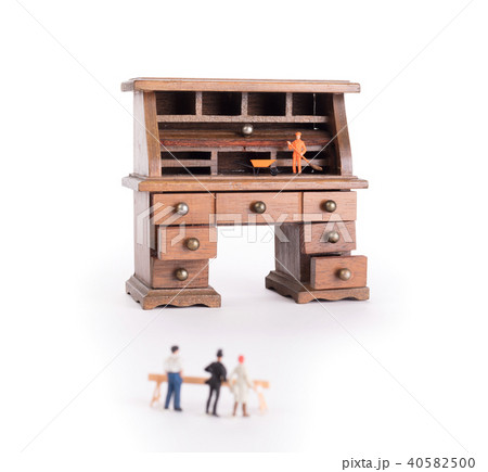 Small vintage desk - Clean desk policy Small vintage desk - Clean desk policy 40582500