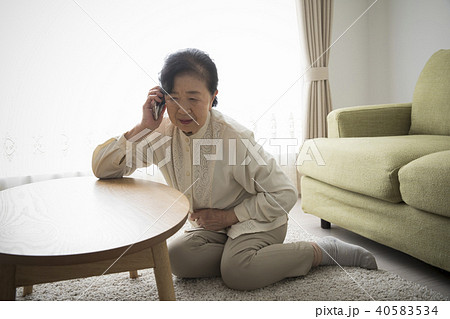 病気・シニア女性 40583534