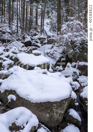 グリーンエコー笠形から、氷瀑・扁妙の滝へと続く道。（兵庫県神崎町）※作品コメント欄に撮影位置 40588822