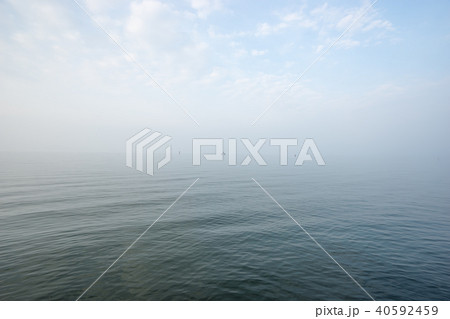 穏やかな琵琶湖 40592459