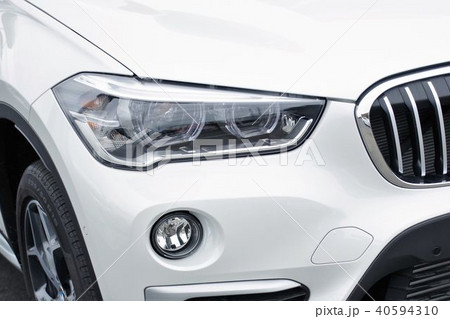クルマのヘッドライト 40594310