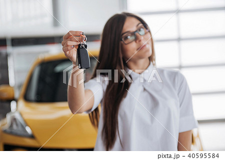 Portrait of a young beautiful woman Portrait of a young beautiful woman 40595584