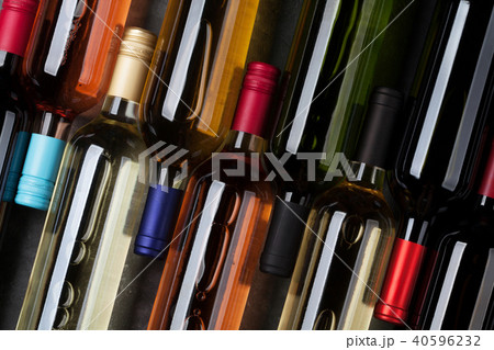 Red, rose and white wine bottles 40596232
