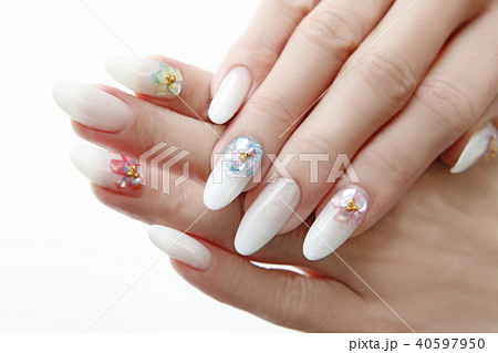 花模様白ネイルピンクブルー小花柄 40597950