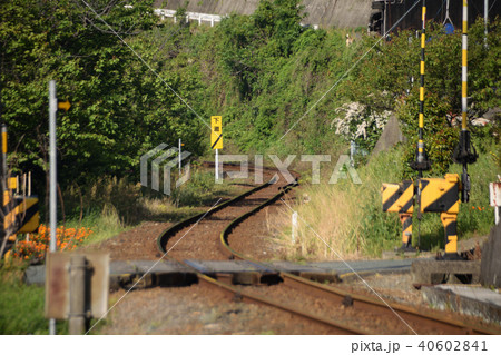 ローカル線の線路 40602841