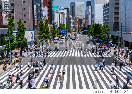 《東京都》ビジネス街・出勤する人々 40606484