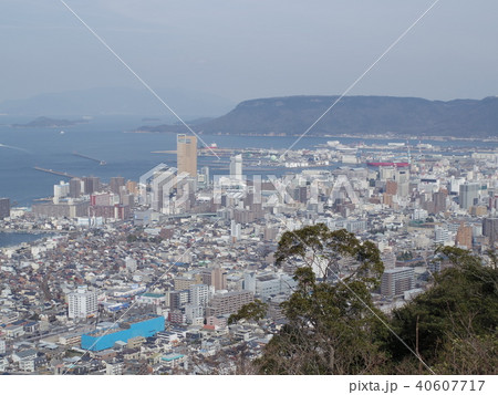 香川県峰山山頂から望む高松市街 香川県峰山山頂から望む高松市街 40607717