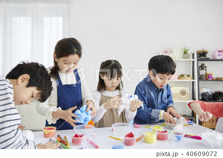 子供 粘土 友達 40609072