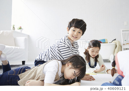 描画 描く 笑顔 40609121