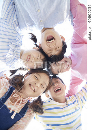 見下ろす 見おろす 子供 40609256