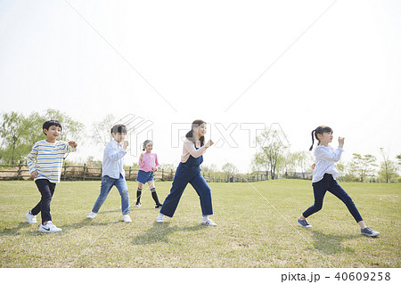 公園 遊び 子供 40609258