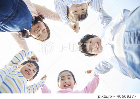 見下ろす 見おろす 子供 40609277