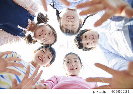 見下ろす 見おろす 手のひら 40609281