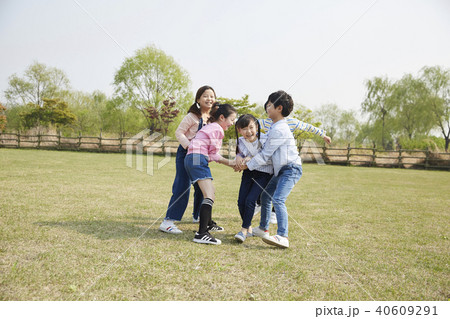 公園 遊び 子供 40609291