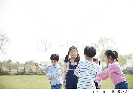 公園 ロープ 子供 40609326