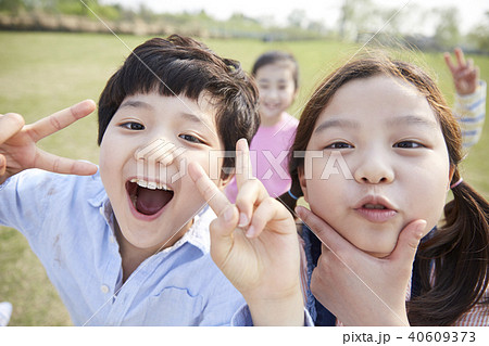 公園 子供 友達 40609373