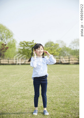公園 おさげ髪 子供 40609422