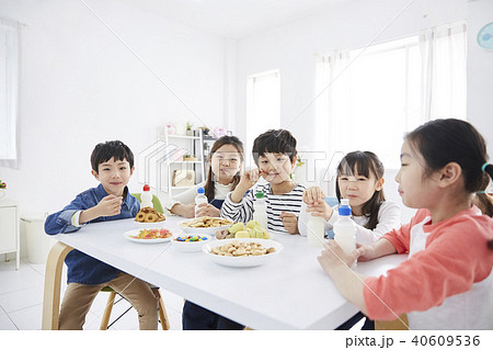 子供 食べ物 フード 40609536