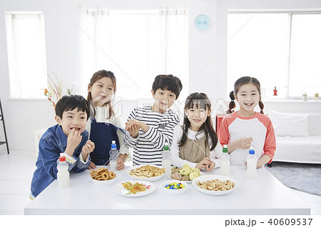 子供 食べ物 フード 40609537