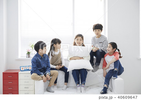 ソファ ソファー 座る 40609647