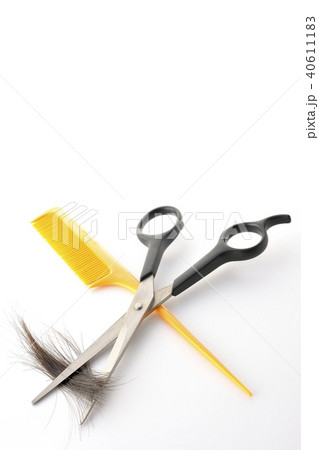 髪を切る 散髪 カット ヘアー くし 髪を切る 散髪 カット ヘアー くし 40611183