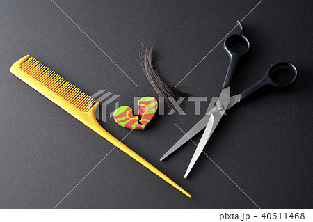 失恋しちゃって髪形を変える 失恋しちゃって髪形を変える 40611468