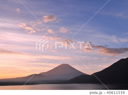 本栖湖と富士山-7540 40611539
