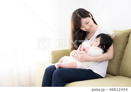 赤ちゃん　育児イメージ 40612454