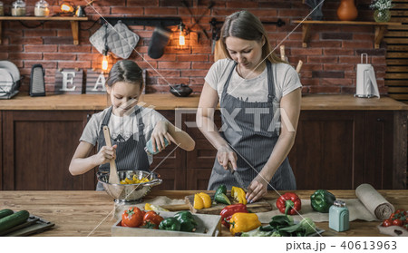 Mother and daughter cooking vegetarian salad 40613963