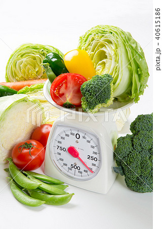 クッキングスケールと1日の野菜350g クッキングスケールと1日の野菜350g 40615186