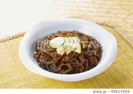 もずく(mozuku seaweed with vinegar) もずく(mozuku seaweed with vinegar) 40615669