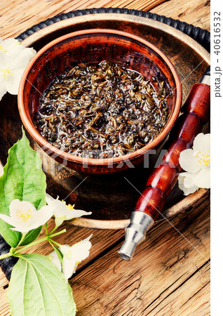 Oriental tobacco hookah with floral jasmine aroma 40616532