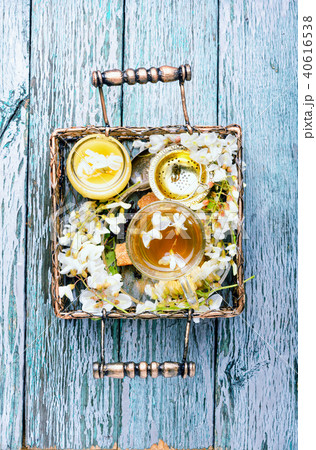 Tea with acacia flavor 40616538