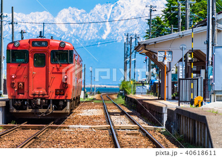 《富山県》雨晴駅・氷見線 40618611