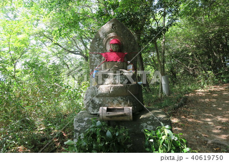 【四国八十八ヶ所】遍路道 新緑の地蔵越えの峠にあるお地蔵様 徳島県徳島市 【四国八十八ヶ所】遍路道 新緑の地蔵越えの峠にあるお地蔵様 徳島県徳島市 40619750