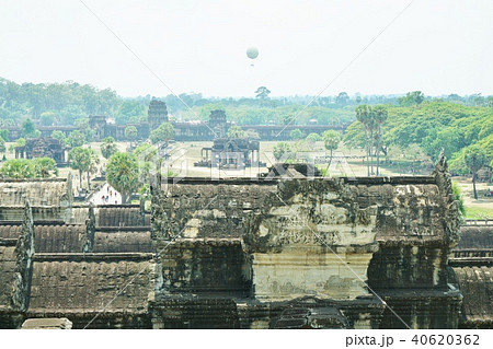 カンボジア、アンコール遺跡、アンコール・ワットの寺院内からの風景 40620362