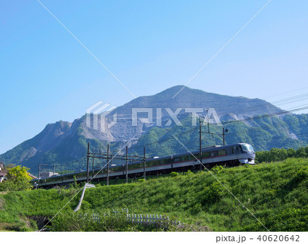 武甲山と特急レッドアロー号 40620642