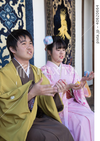 お手玉で遊ぶ 40620664