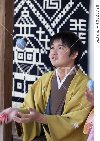 お手玉で遊ぶ 40620728