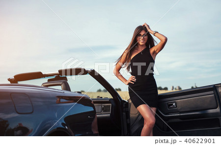 young woman in a photo shoot. young woman in a photo shoot. 40622901