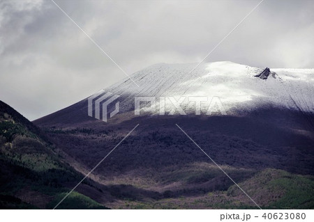 春冠雪の浅間山 春冠雪の浅間山 40623080