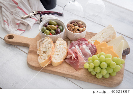 italian antipasto platter 40625397