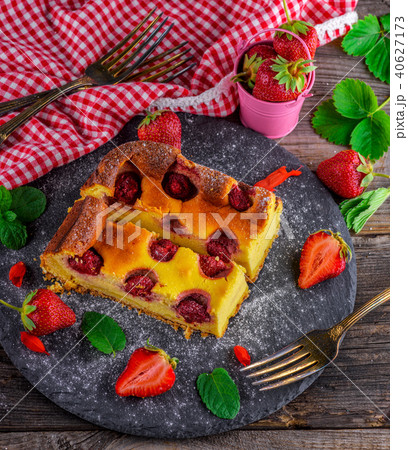 Cheesecake with strawberries Cheesecake with strawberries 40627173
