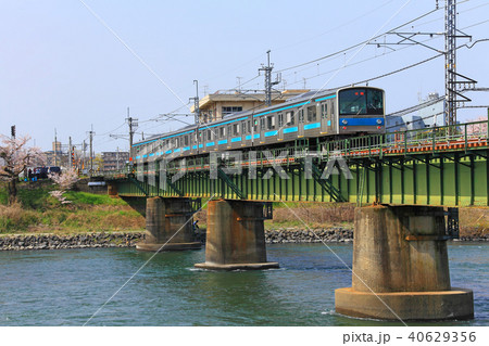 宇治川鉄橋を渡る205系奈良線 40629356