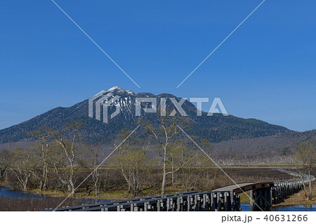 春の燧ヶ岳と上ノ大堀川 春の燧ヶ岳と上ノ大堀川 40631266
