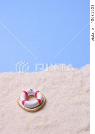 浮輪がある夏の砂浜 浮輪がある夏の砂浜 40631603