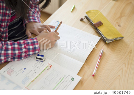 勉強する子ども 勉強する子ども 40631749
